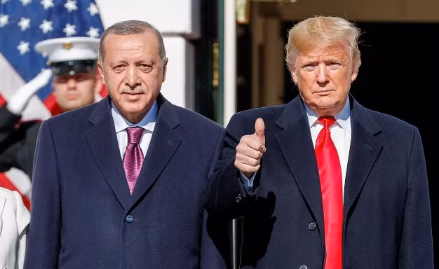 Tổng thống Mỹ Donald Trump đón Tổng thống Thổ Nhĩ Kỳ (bìa trái) tại Nhà Trắng ngày 13/11. (Ảnh: Reuters)