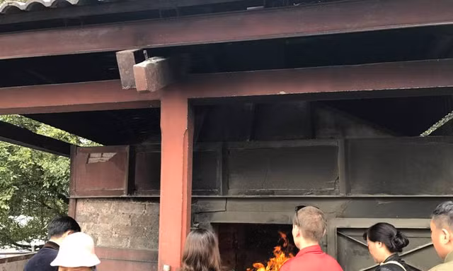 Giáo hội Phật giáo kêu gọi loại bỏ việc đốt vàng mã ở các cơ sở thờ tự Phật giáo