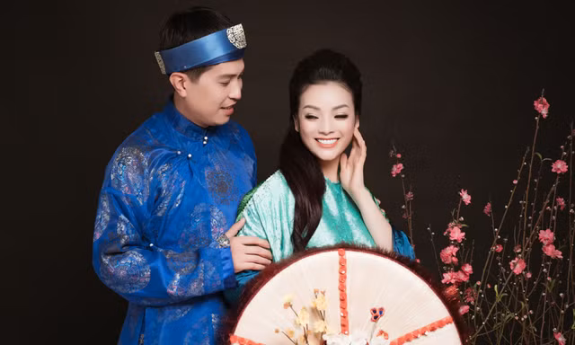 Tân Nhàn bên chồng là ca sĩ Tuấn Anh trong MV quan họ