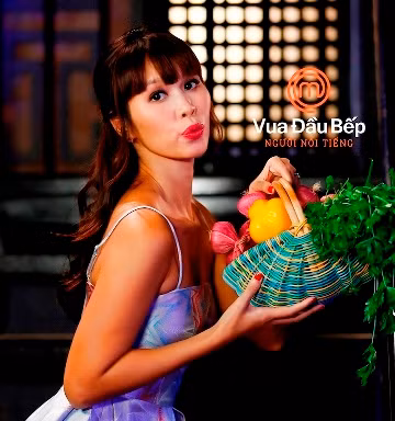 Hà Anh, một trong số thí sinh Masterchef phiên bản Người nổi tiếng