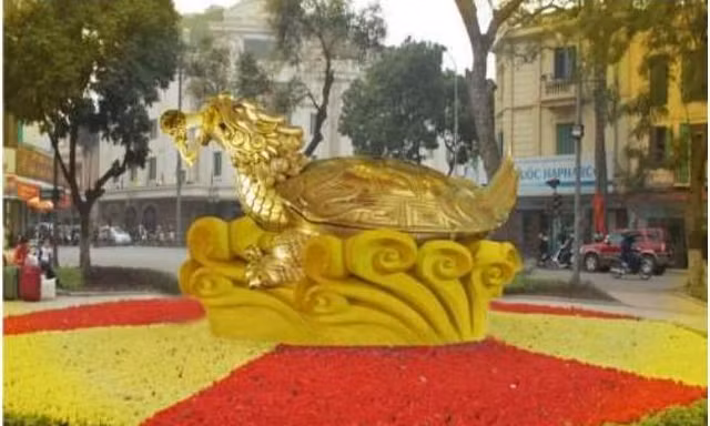 Mẫu phác thảo rùa vàng bên Hồ Gươm