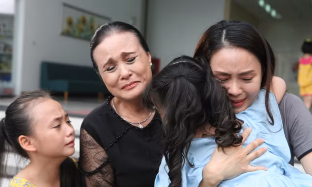 NSND Hoàng Cúc và Hồng Diễm trong vai trò mẹ chồng-nàng dâu trong "Hoa hồng trên ngực trái"