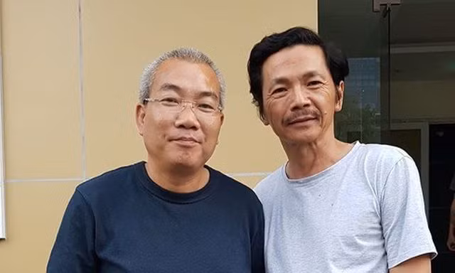 Đạo diễn Nguyễn Danh Dũng và nghệ sĩ Trung Anh cùng được phong tặng nghệ sĩ dịp này