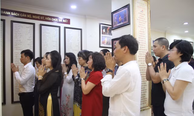 Các nghệ sĩ hội tụ trong lễ giỗ tổ nghề tại rạp Đại Nam