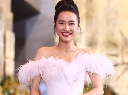 Nhã Phương quyến rũ yêu kiều khó rời mắt
