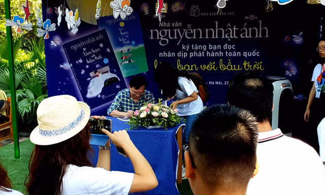 Giời trẻ vẫn nồng nhiệt chờ đón Nguyễn Nhật Ánh