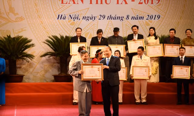 NS Trần Hạnh: Vui nhận NSND ở tuổi 90 nhưng đó không phải là mục đích làm nghề