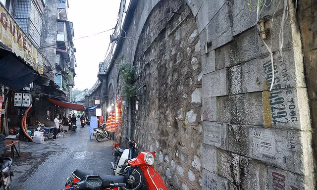 Sáu vòm cầu đường sắt đầu tiên sẽ được đục thông vào tháng 12 này. Ảnh: Mạnh Thắng