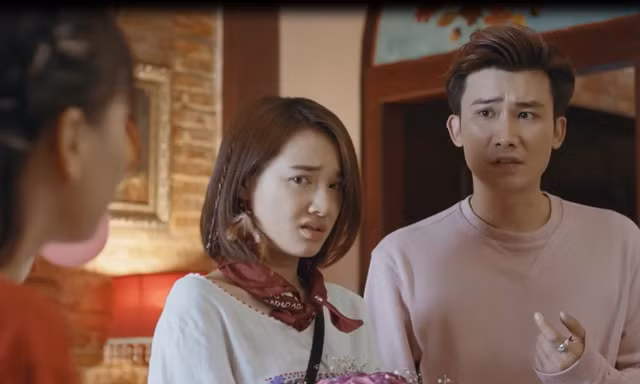 Hạ (Nhã Phương) bị bạn chửi vì tội say rượu và qua đêm nhà người yêu cũ