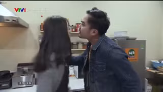 Khải lại lên cơn ghen tuông