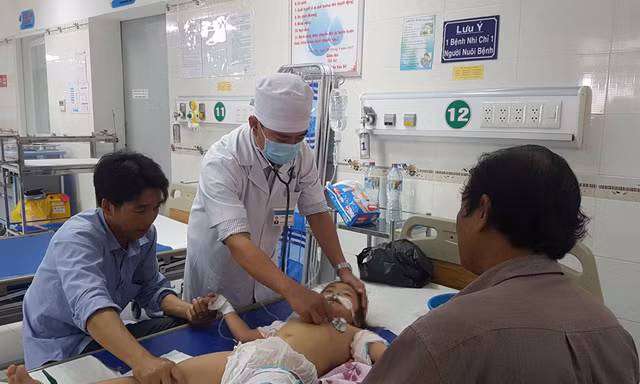 Bệnh nhi được cấp cứu và điều trị tại Bệnh viện Nhi đồng TP. Cần Thơ