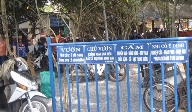 Cảnh ngồi nằm la liệt trong 'khu vườn kỳ lạ' ngày mồng 1 Tết