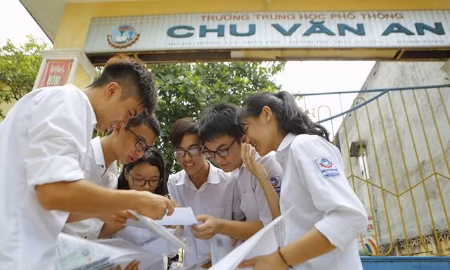 Thi THPT: Đề văn dễ thở, phát hiện thí sinh mang tài liệu vào phòng thi
