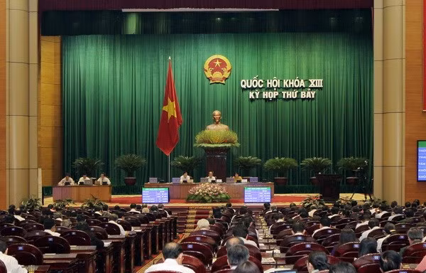 Quốc hội biểu quyết thông qua Nghị quyết về cân đối ngân sách trung ương và ngân sách địa phương năm 2013. (Ảnh: Lâm Khánh/TTXVN) 