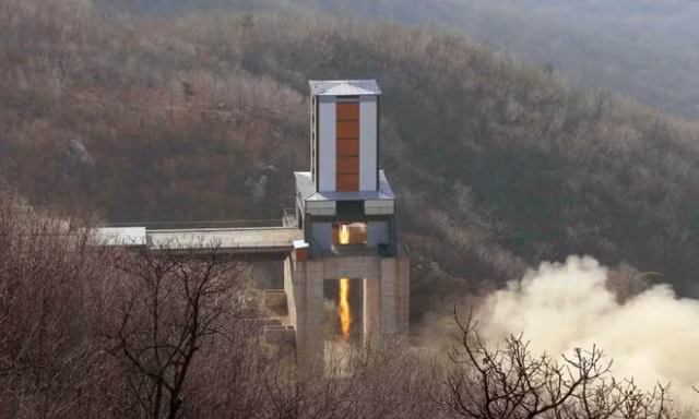 Một động cơ ICBM được thử nghiệm tại Trung tâm Không gian Sohae ở Cholsan, tỉnh Pyongan, Triều Tiên. 