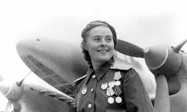 Maria Dolina, nữ Anh hùng Liên Xô, phi công và là quyền chỉ huy Trung đoàn Máy bay Thả bom số 125.