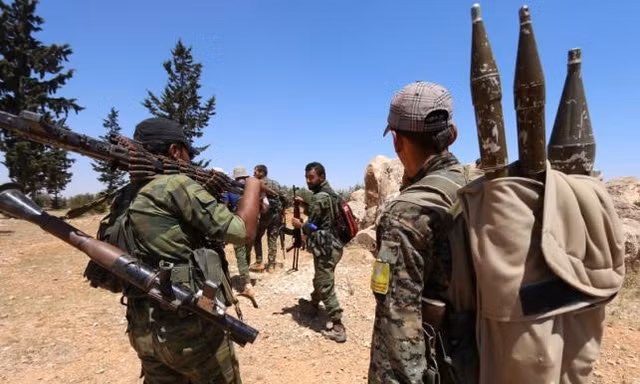 Binh sỹ của Lực lượng Dân chủ Syria tại khu vực phía tây Manbij hôm 13/6. Ảnh: Reuters