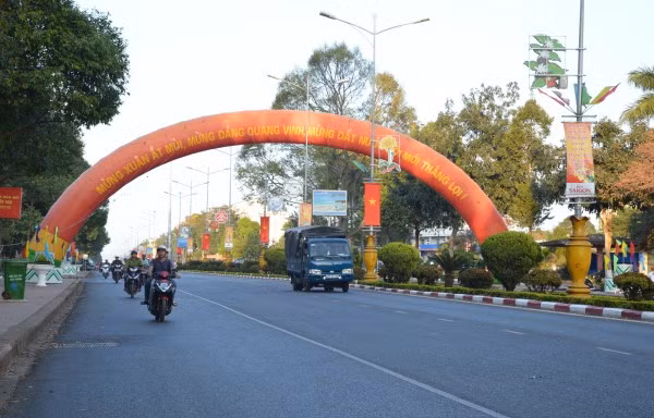 Những người trông giữ cổng hơi ngày tết