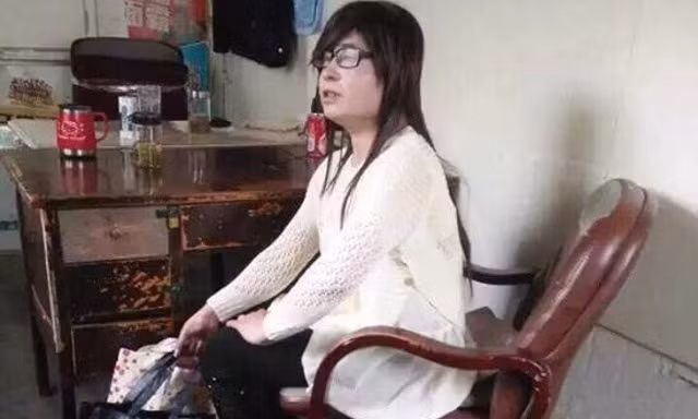 Chàng trai giả gái đột nhập vào ký túc xá nữ nhưng không thành công. 