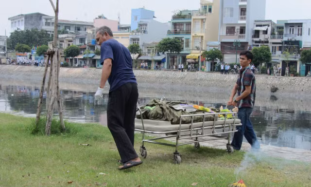 Phát hiện thi thể trên kênh Tàu Hũ