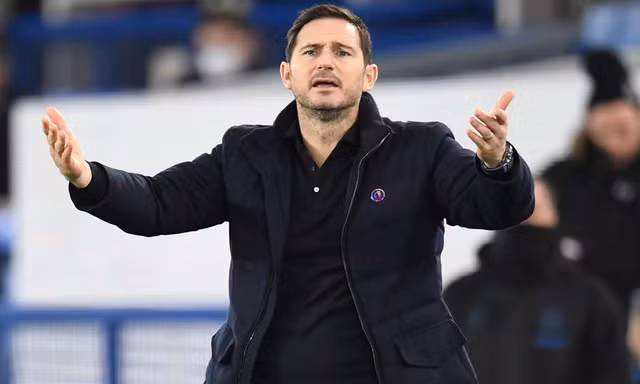 HLV Frank Lampard cho rằng các cầu thủ Chelsea mắc bệnh chủ quan.