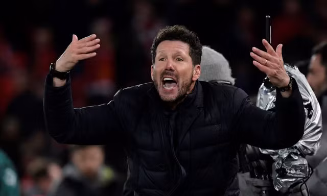 Thua sốc đội hạng 3 , HLV Atletico tính chuyện chia tay?
