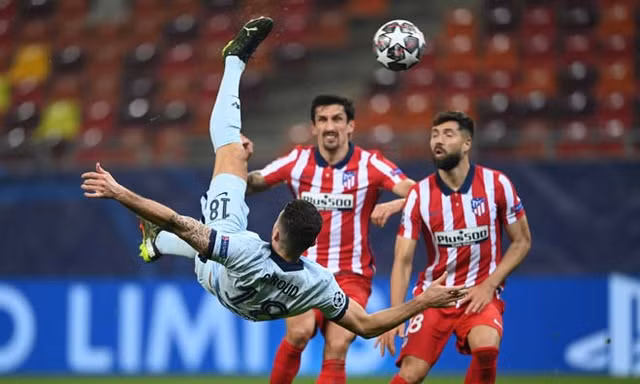 Pha bắt volley ghi bàn của Giroud