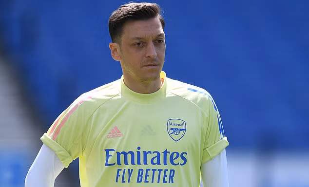 Mesut Ozil chưa thi đấu phút nào kể từ khi bóng đá Anh trở lại.