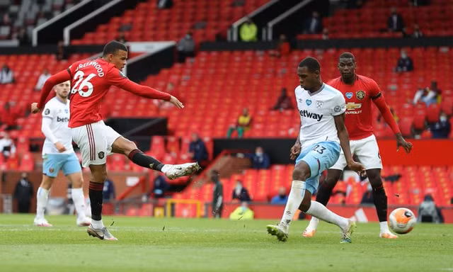 Bàn thắng của Mason Greenwood giúp M.U chiếm lợi thế trước Leicester City.