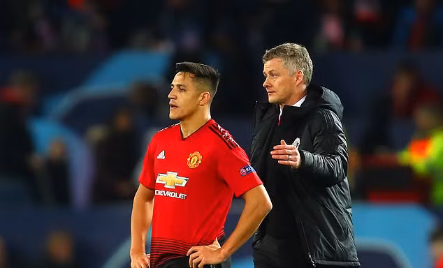 Alexis Sanchez gây thất vọng lớn trong 2 năm qua.