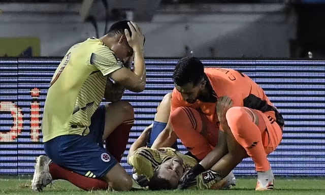 James Rodriguez ôm đầu vì chấn thương kinh hoàng của sao Colombia