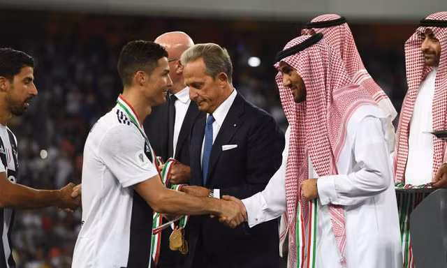 Ronaldo từ chối hợp đồng cực khủng từ Ả Rập Xê Út