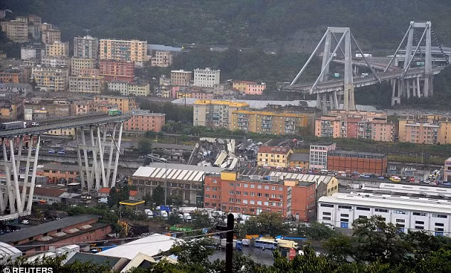 Cầu Morandi đổ sập vì mưa bão