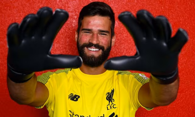 Alisson chính thức trở thành thủ môn đắt nhất lịch sử