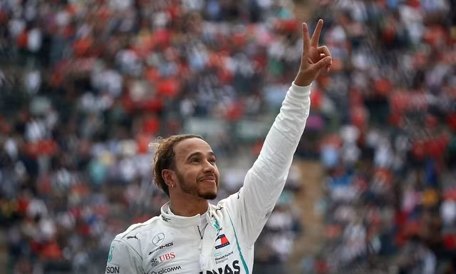 Tay đua người Anh, Lewis Hamilton đã lên ngôi vô địch thế giới đua xe công thức 1 (F1) lần thứ 5 trong sự nghiệp sau khi về đích thứ 4 ở giải Mexico Grand Prix. 