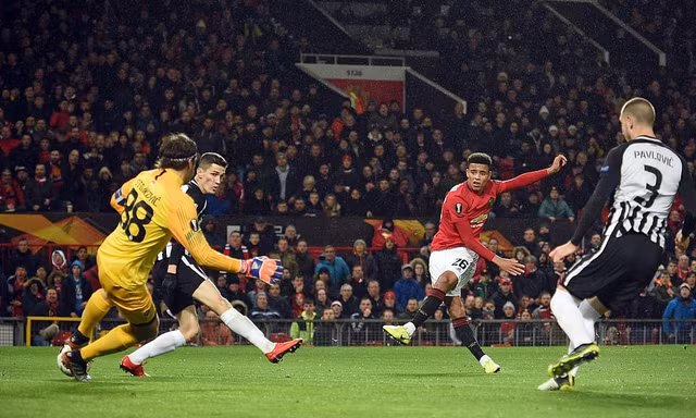 Mason Greenwood tỏa sáng rực rỡ ở Europa League.