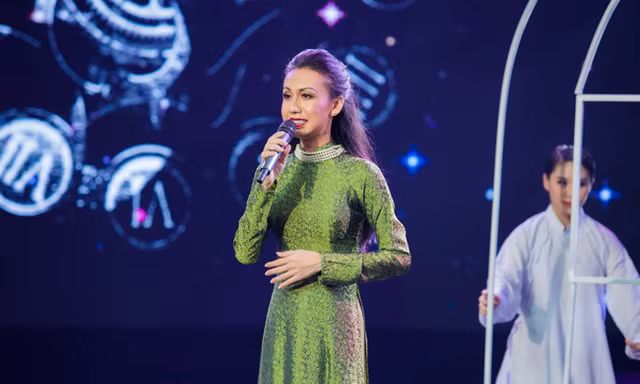 'Nổi da gà' với màn hóa thân thành danh ca Khánh Ly cực giống của Lynk Lee 