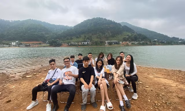 Người dân Thủ đô đổ xô dã ngoại Hồ Đồng Đò