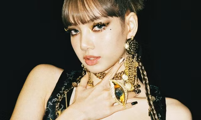Đẹp thôi chưa đủ, MV "LALISA" của Lisa (BLACKPINK) còn cài cắm 8 chi tiết thú vị này