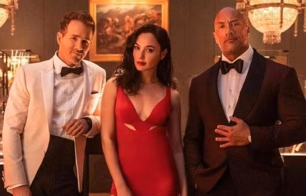 "Red Notice": Netflix đặt cửa toàn bộ vào The Rock, Deadpool và Wonder Woman mùa cuối năm