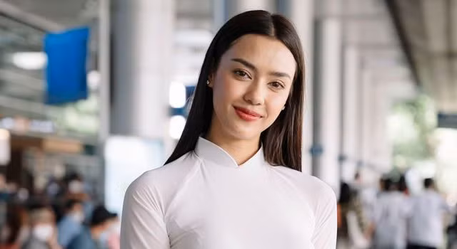 Đối thủ của Khánh Vân tại Miss Universe có động thái gì khiến fan Việt hào hứng?