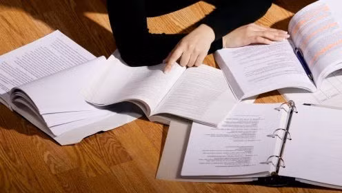 5 cụm từ nên tránh trong bài thi Viết IELTS vì bị người chấm thi coi là thừa thãi