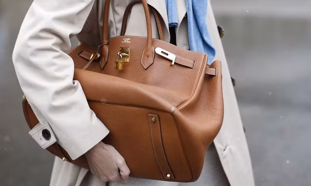 Thực ra túi Birkin Hermès được tạo ra để trông lộn xộn, chứ không phải để chỉn chu