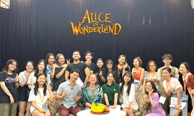 Lung linh sắc màu của nhạc kịch 'Alice ở xứ sở diệu kỳ'