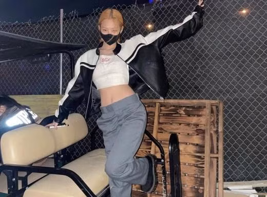 Chỉ đi xem 'sương sương', nhưng nữ thần tượng này cũng gây 'bão' top tìm kiếm Coachella 