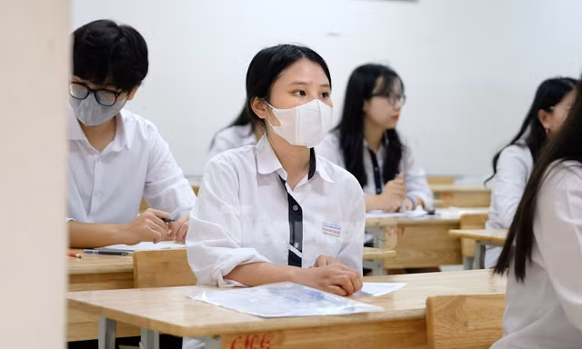 Điểm chuẩn kết hợp điểm thi tốt nghiệp của Trường ĐH Kinh tế Quốc dân cao nhất gần 28 điểm