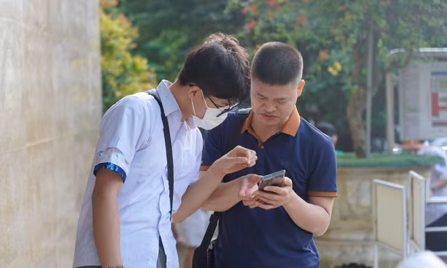 Trường THPT chuyên đầu tiên tại Hà Nội công bố điểm chuẩn tuyển sinh vào lớp 10