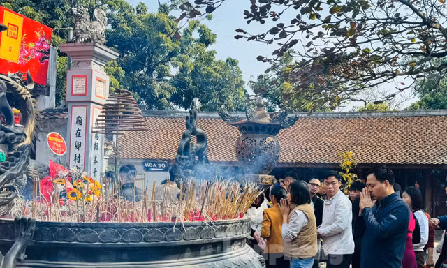 Hình ảnh xấu xí ở 9 giếng đền Cô Chín 