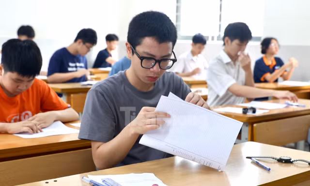 Hà Nội hoãn duyệt điểm chuẩn bổ sung tuyển sinh vào lớp 10