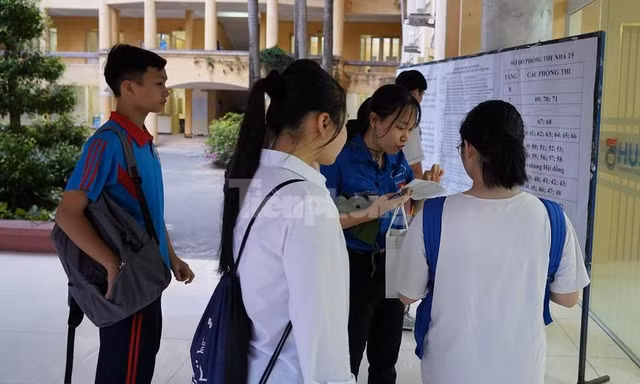 Trường THPT chuyên Khoa học Tự nhiên tổ chức thi tuyển sinh lớp 10 thế nào?